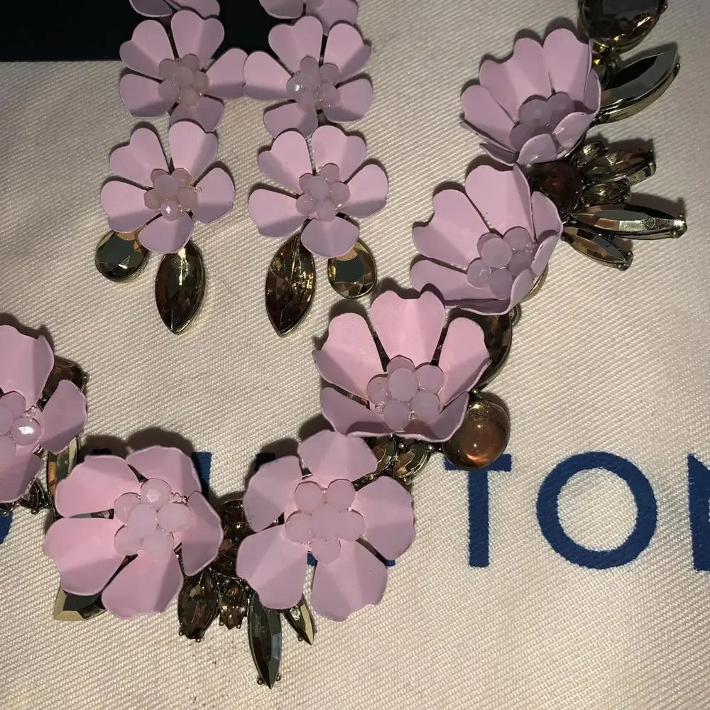 Simply Vera Wang 3D White Flower Statement‎ Necklace And Earrings Brand New